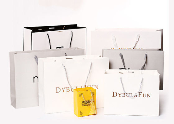 Składane torby na prezenty z białego papieru, torby na zakupy na papier z uchwytami